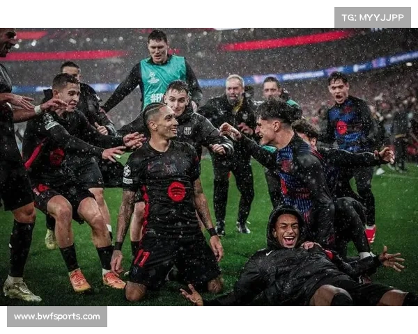 安菲尔德球场气氛热烈,欧冠之夜球迷助威成亮点